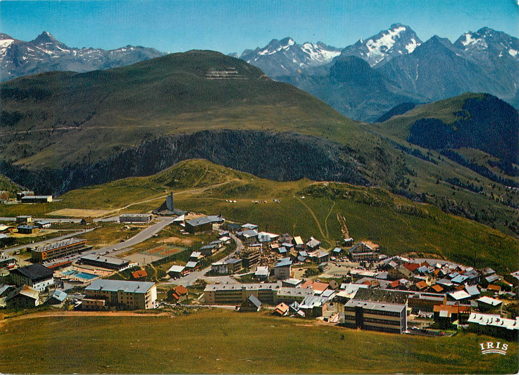 CPM  Alpe d'Huez 1850 m (Isere) Vue generale et chaine de l'Oisans