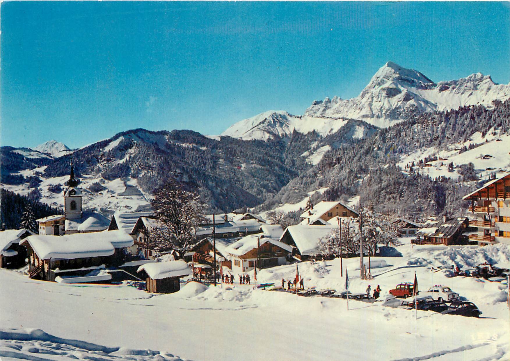 CPM Savoie Notre Dame de Bellecombe alt 1134 m la Station au fond le Mont charvin alt 2414 m