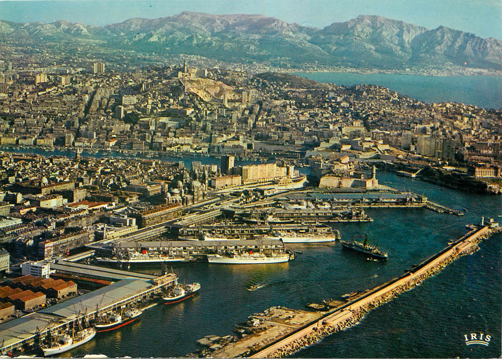 CPM Reflets de Provence Marseille (B du R) Notre Dame de la Garde et la Corniche