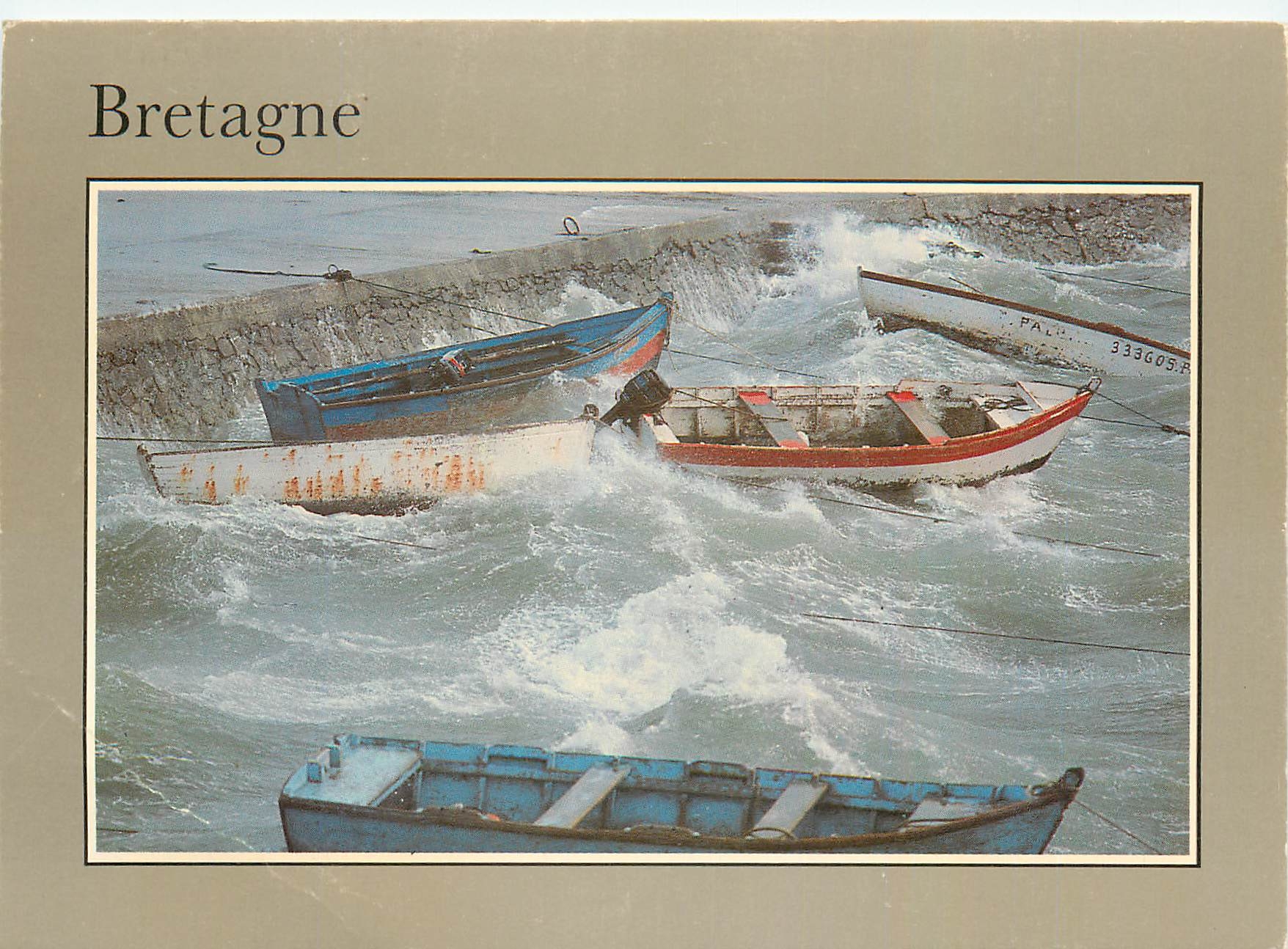 CPM Image du Pays Breton coup de vent au port