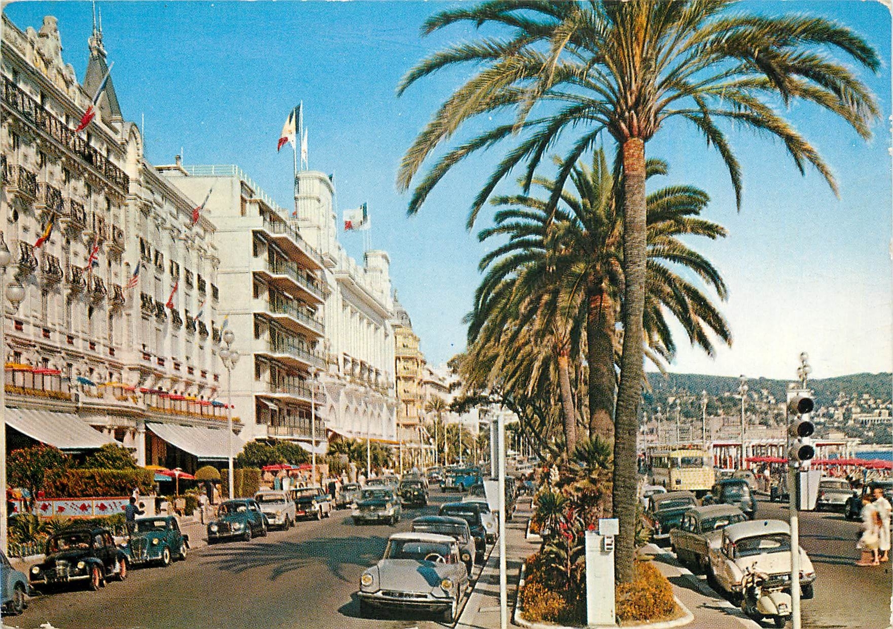 CPM Nice La Promenade des Anglai L'Hotel Royal et le Palais de la Mediterrdanee