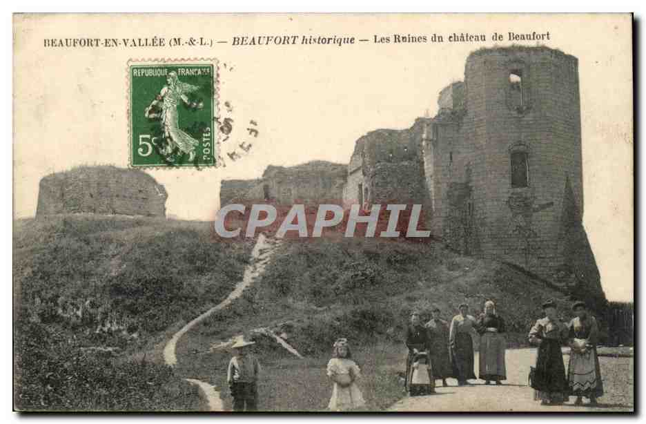 Beaufort-En-Vallee -CDA- Beaufort historique - Les ruins du chateau de Beaufort