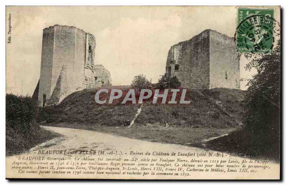 Beaufort-En-Vallee -CDA- Beaufort historique - Les ruins du chateau de Beaufort