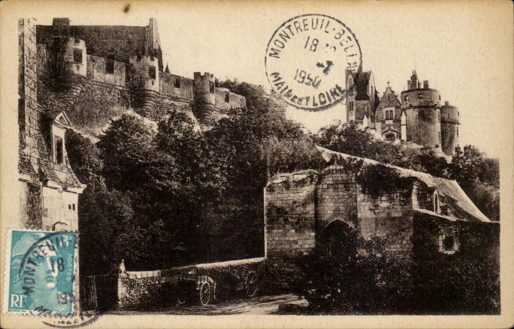 Montreuil-Bellay -CDA - Porte de Ville et Fortifications du Chateau