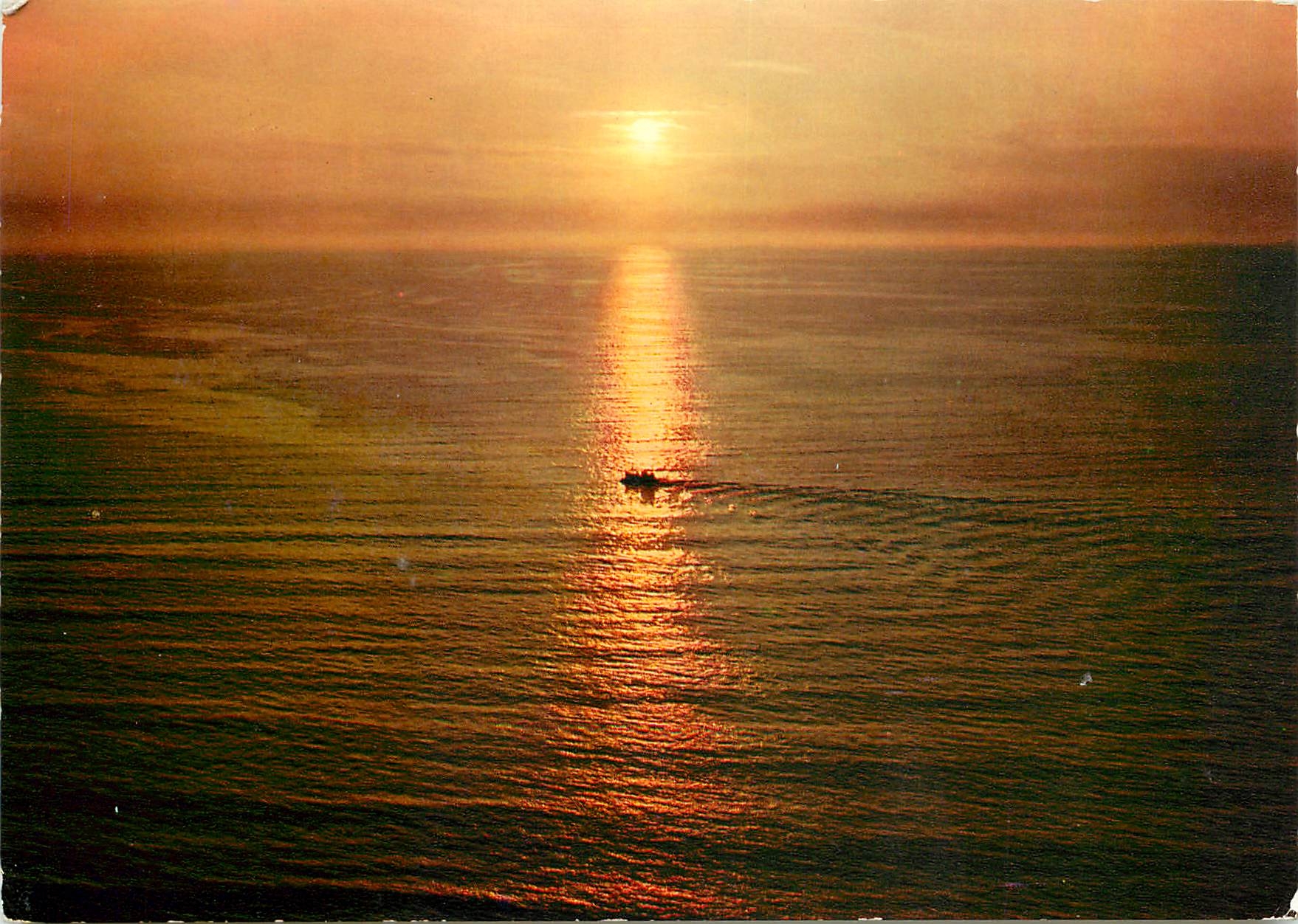 CPM Contre Jour Lorsque la nature se rit l'eau le soleil a l'unisson font un decor de feerie de la c