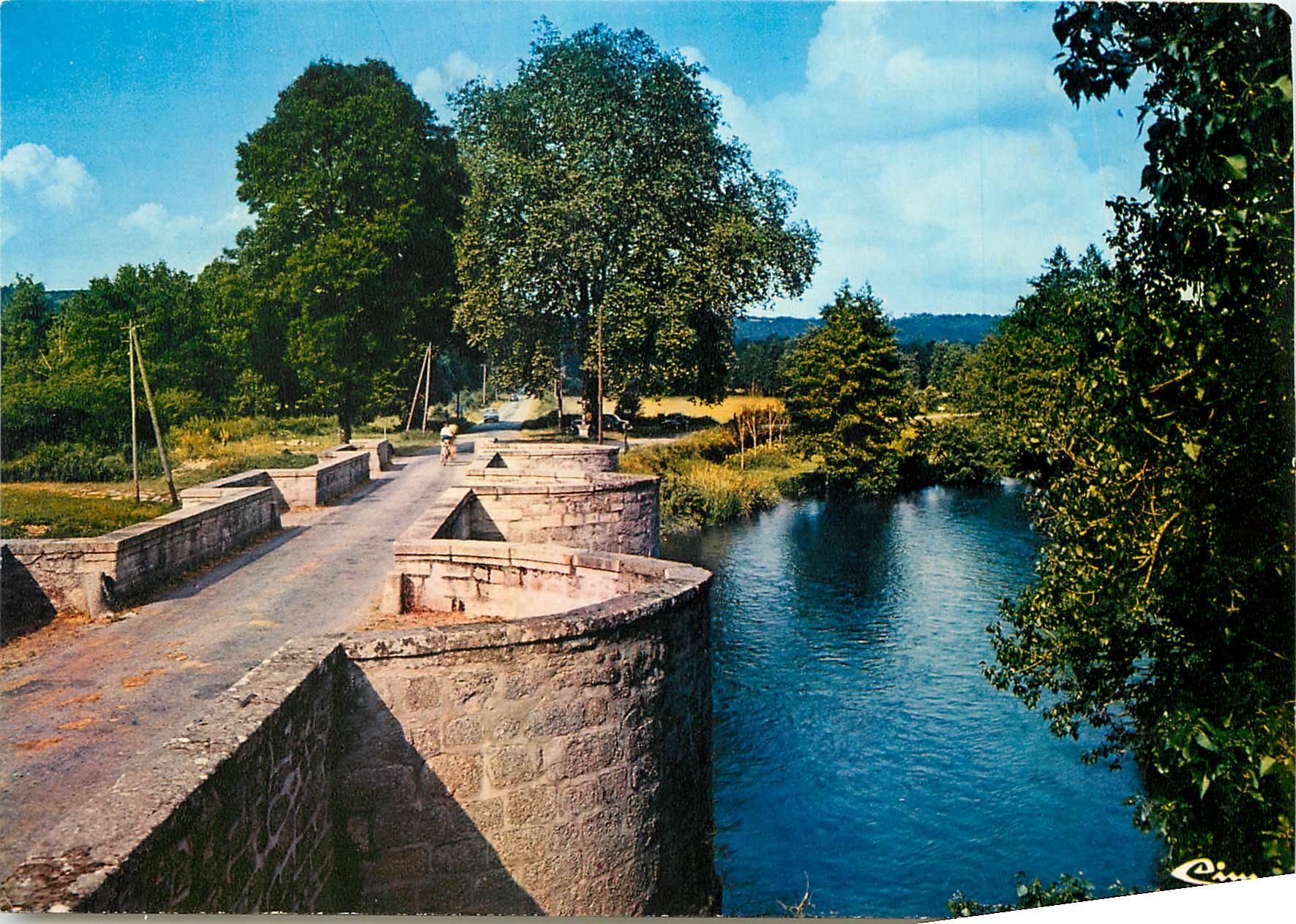 CPM Moutier (Creuse) Pont Romain sur la Creuse