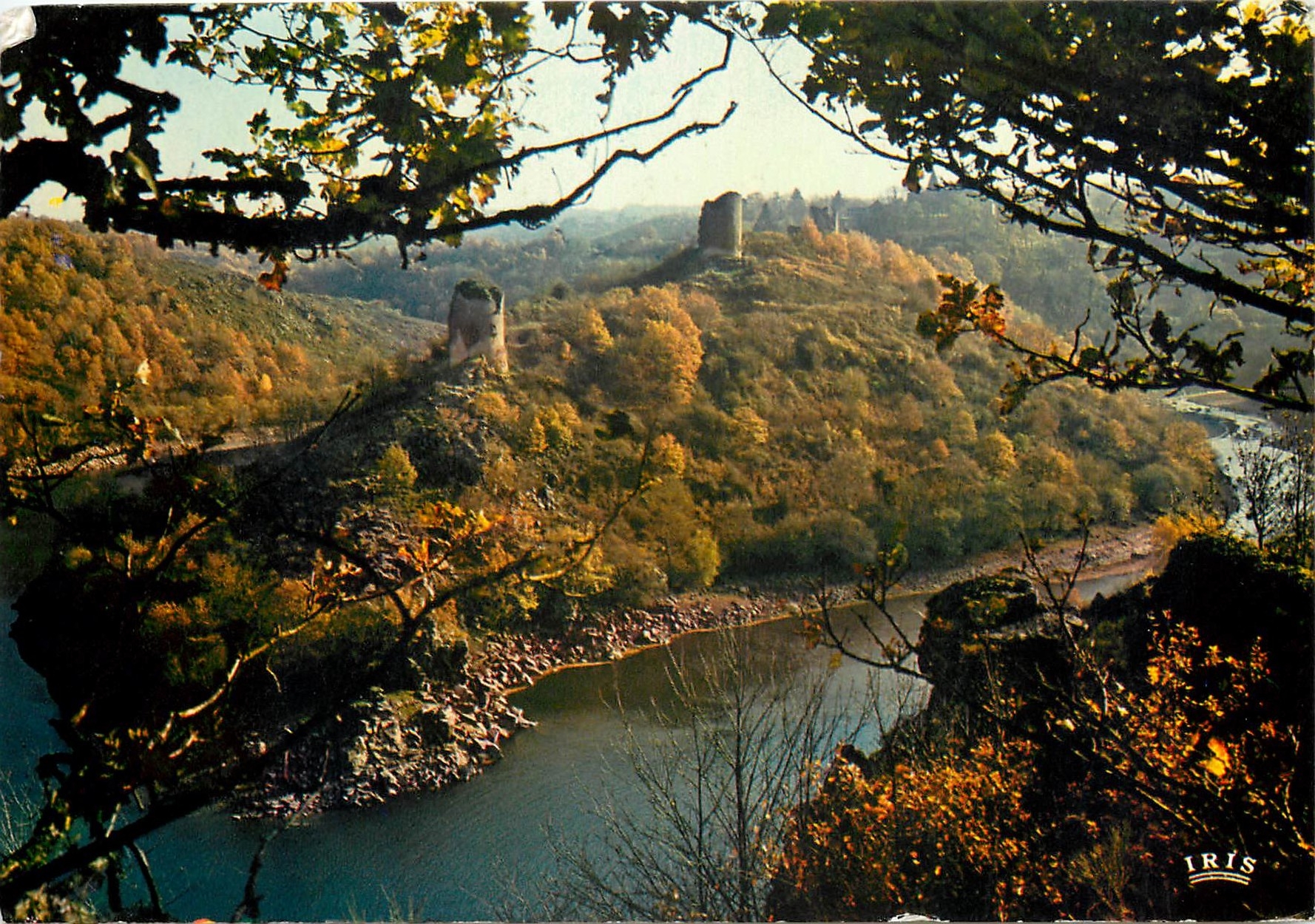 CPM La Creuse Touristique Vallee de la Creuse Ruines du Chateau de Crozant (XIIe XIIIe s) demantele 