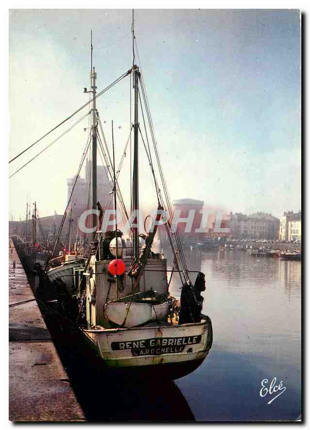 CPM La Rochelle Le Port dans la brume matinale avec les celebres Tours Bateau de peche
