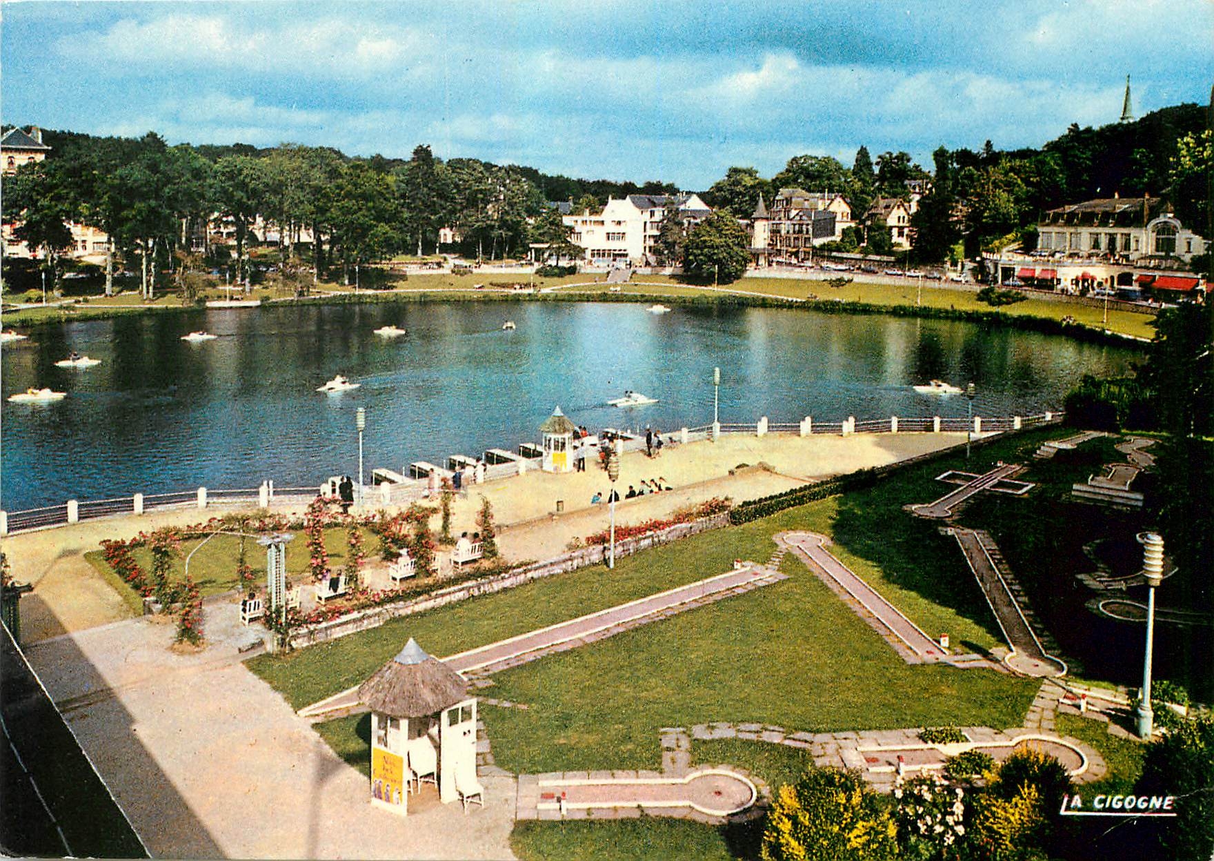 CPM Bagnoles de l'Orne (Orne) Le Casino et le Lac Golf