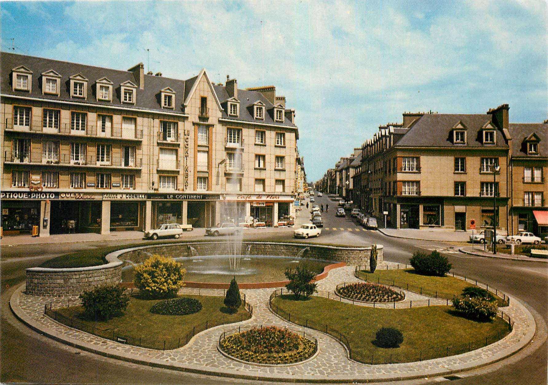 CPM Flers de l'Orne Place centrale et route de Paris