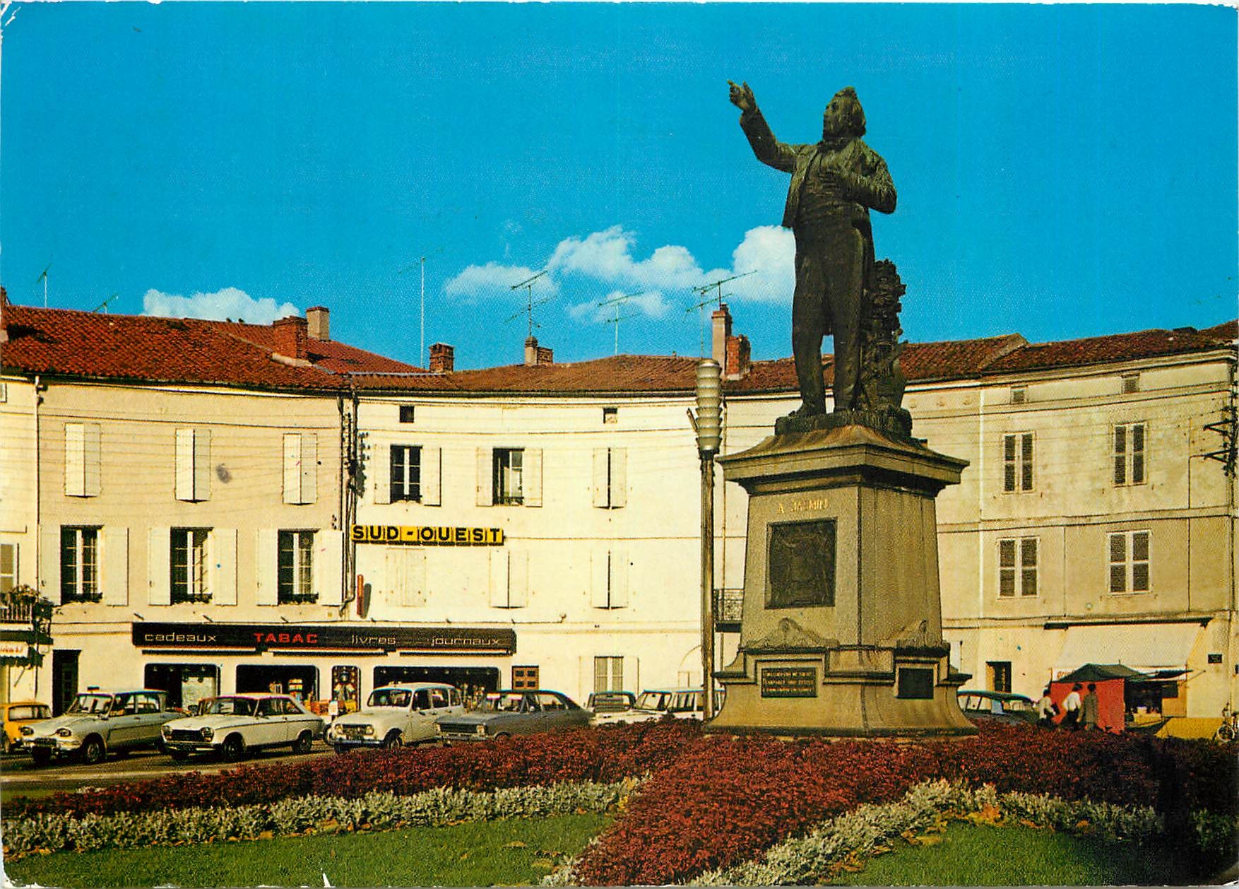 CPM La France Touristique Agen La place Jasmin (grand poete en langue d'oc
