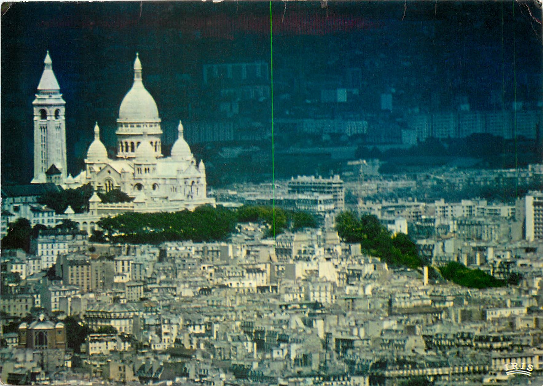 CPM Paris Lors d'un orage une Lumliere inhabituelle sur le Butte Montmartre et la Basilique du Sacre