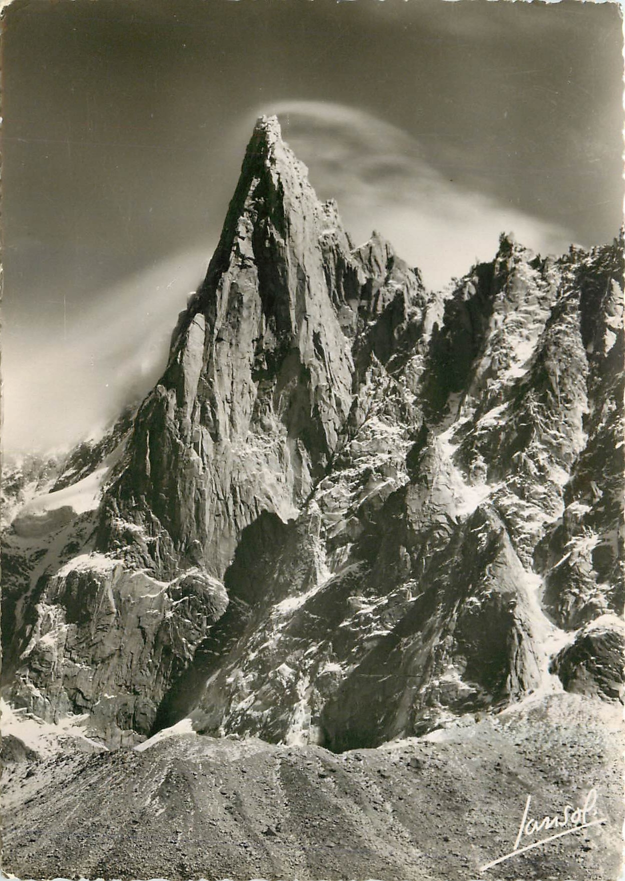 CPM Chamonix (Haute Savoie) alt 1050m l'Aiguille du Dru (3754 m)