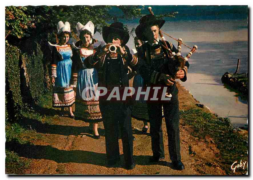 CPM Folklore de France La Bretagne Region Pont Aven Riec sur Belon Nevez (Finistere) sur les Bords d