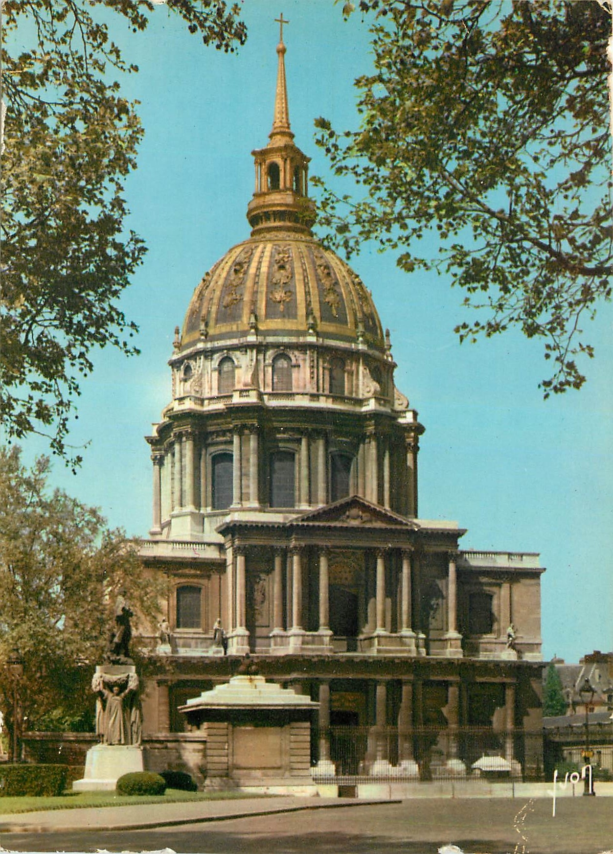 CPM Couleurs et Lumiere de France Paris en Flanant Eglise Saint Louis des Invalides 