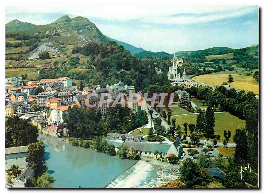 CPM Couleurs et Lumiere de France Les Pyrenees Lourdes (Hautes Pyrenees) Vue generale