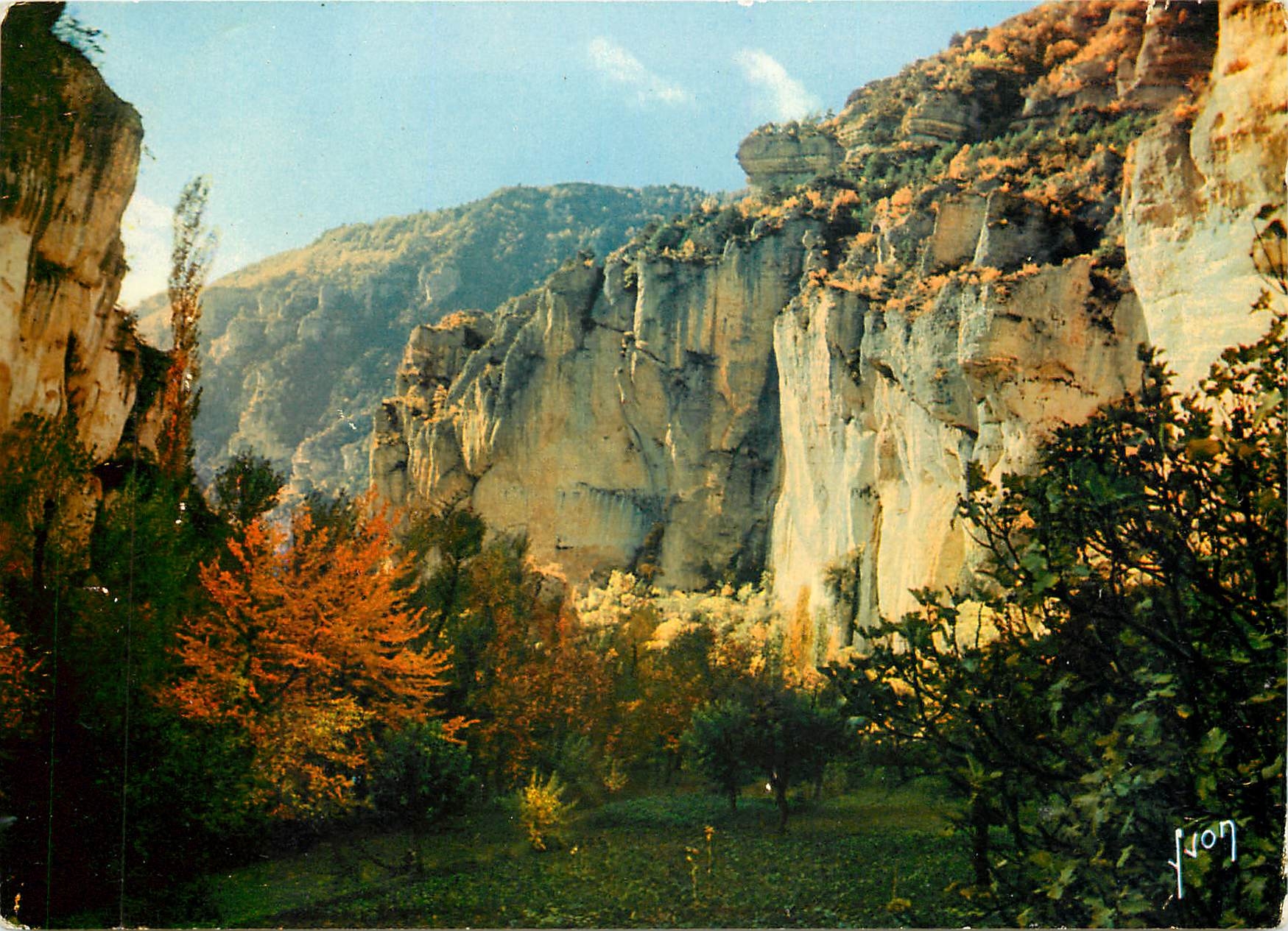CPM Couleurs et Lumiere de France Gorges du Tarn (Lozere) Cirque des Baumes