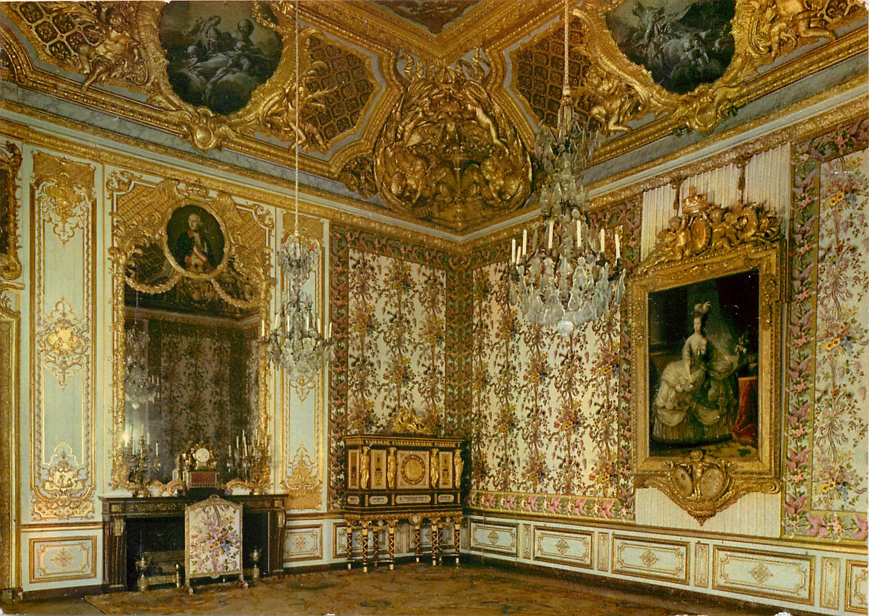 CPM Chateau de Versailles Chambre de Marie Antoinette