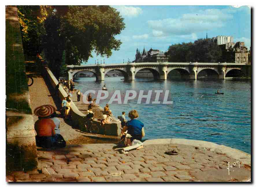 CPM Couleurs et Lumiere de France Paris les bords de la seine le Quai du Louvre et le Pont Neuf