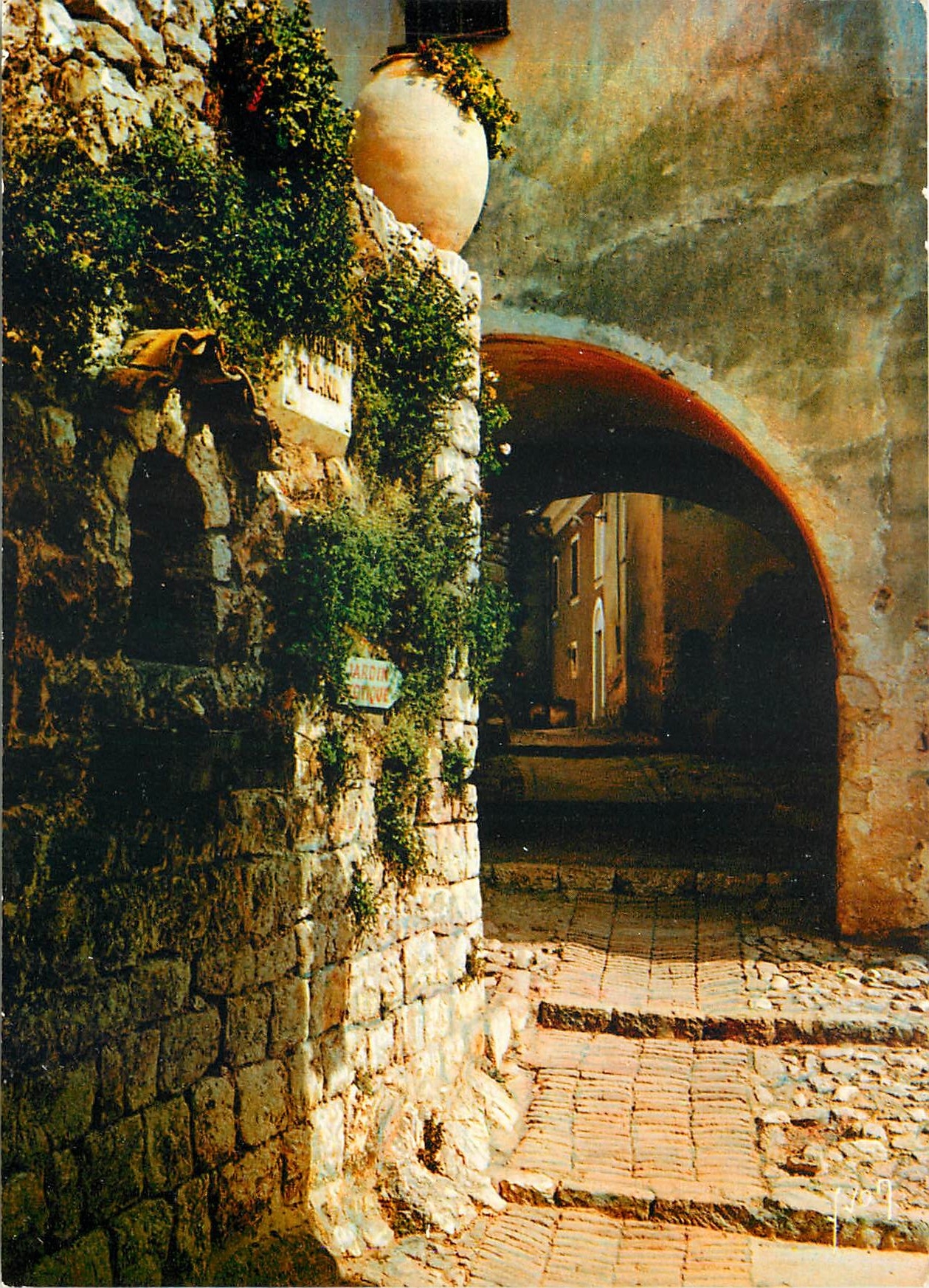 CPM Couleurs et Lumliere de France La Cote d'Azur Miracle de la Nature Eze (Alpes Mmes) Vieille Rue
