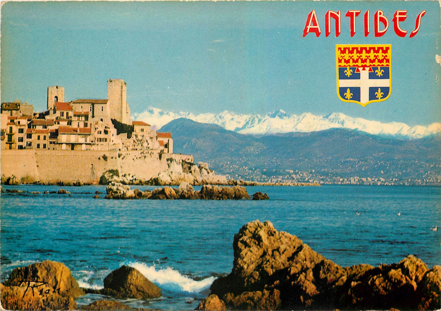 CPM  La Cote d'Azur inoubliable Antibes les Remparts et dans le fond les Alpes enneigees