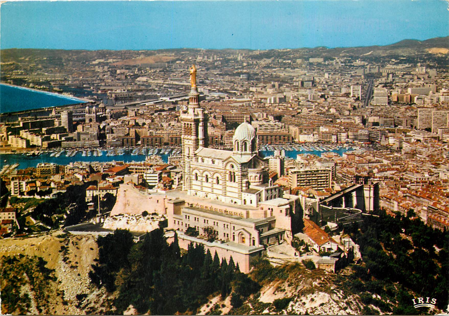CPM Marseille (B du R) Vue aerienne de Notre Dame de la Garde