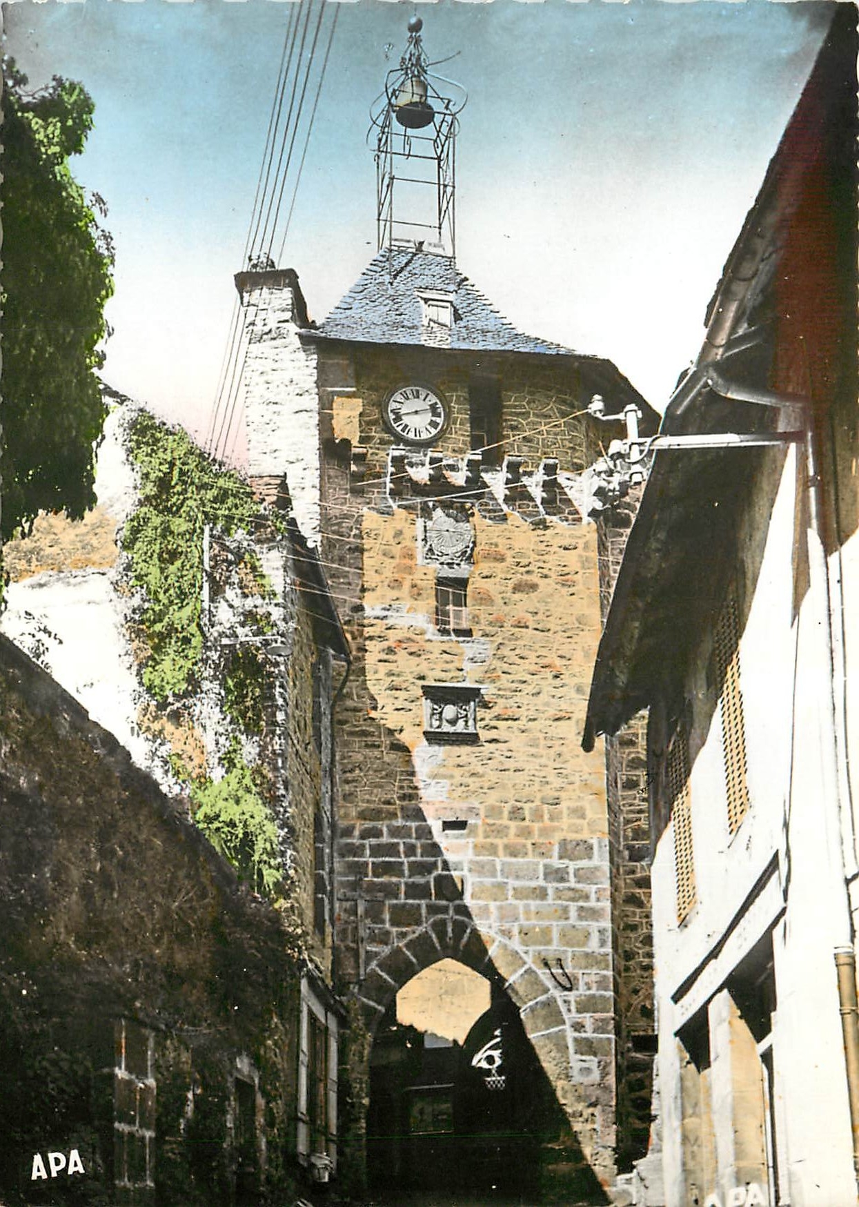 CPM Salers (Cantal) alt 943 m le Belfroi