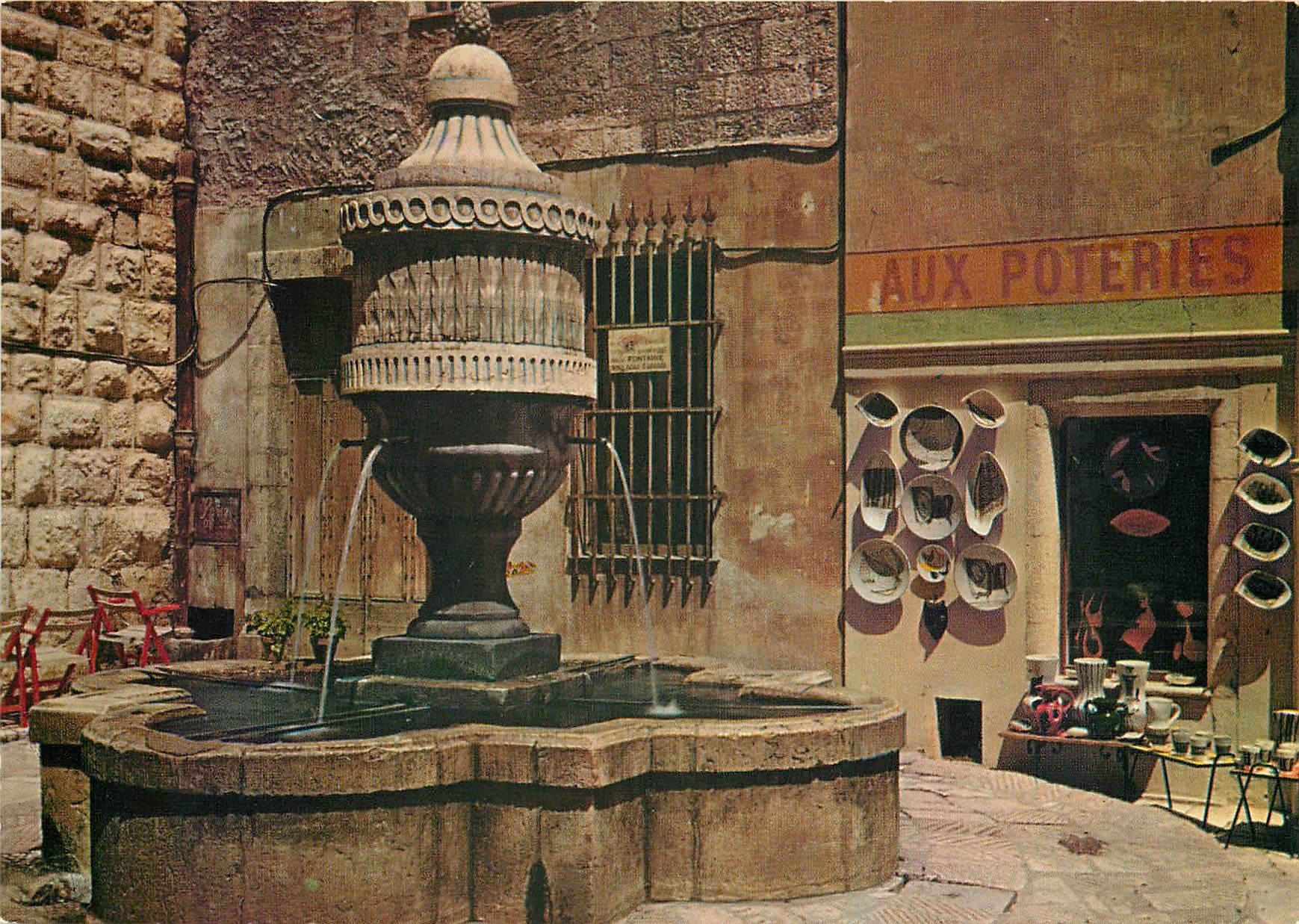 CPM Cote d'Azur Vence (A Mmes) la fontaine du Peyra
