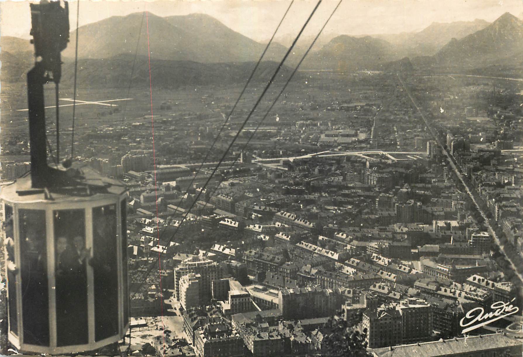 Grenoble — Vue depuis le téléphérique de la Bastille — Édition d'Art Andrie, Grenoble