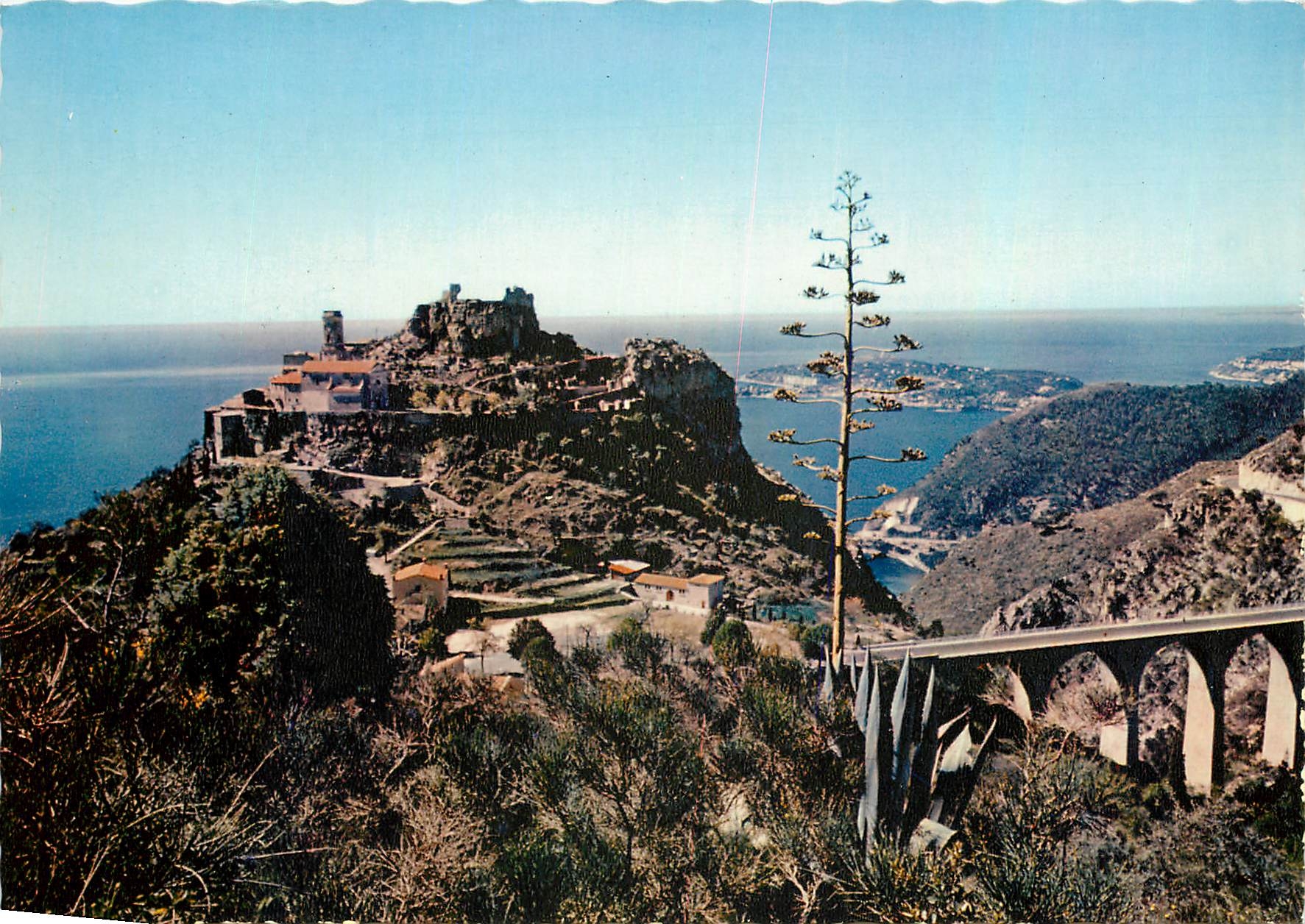 CPM Reflets de la cote d'Azur le vieux village d'Eze (A M)