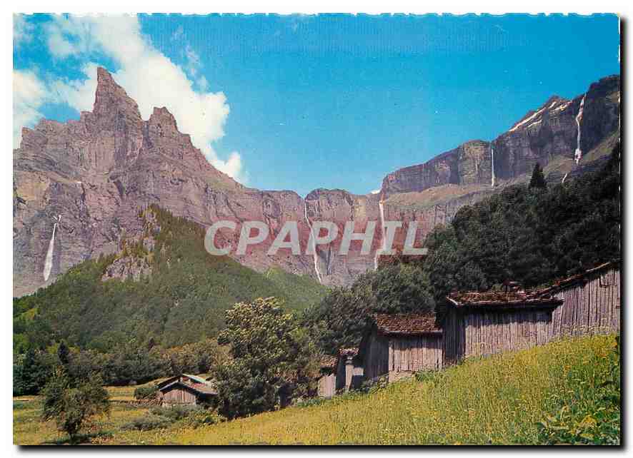 CPM Le Cirque du Fer a Cheval a Sixt (Haute Savoie) Le village des Pellys et les Cascades