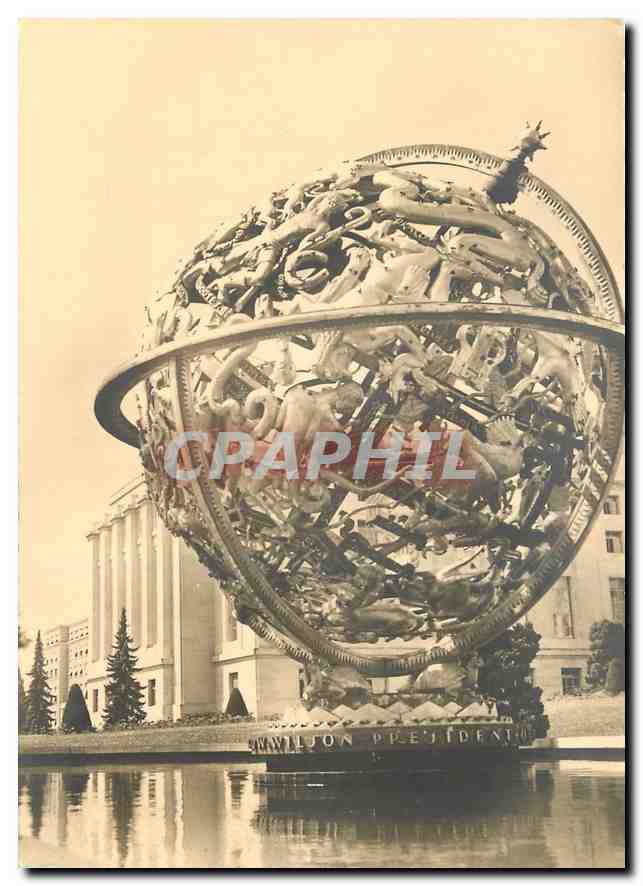 CPM Geneve Palais des Nations dans la cour d'honneur sphere armillaire offerte par la fondation Wood