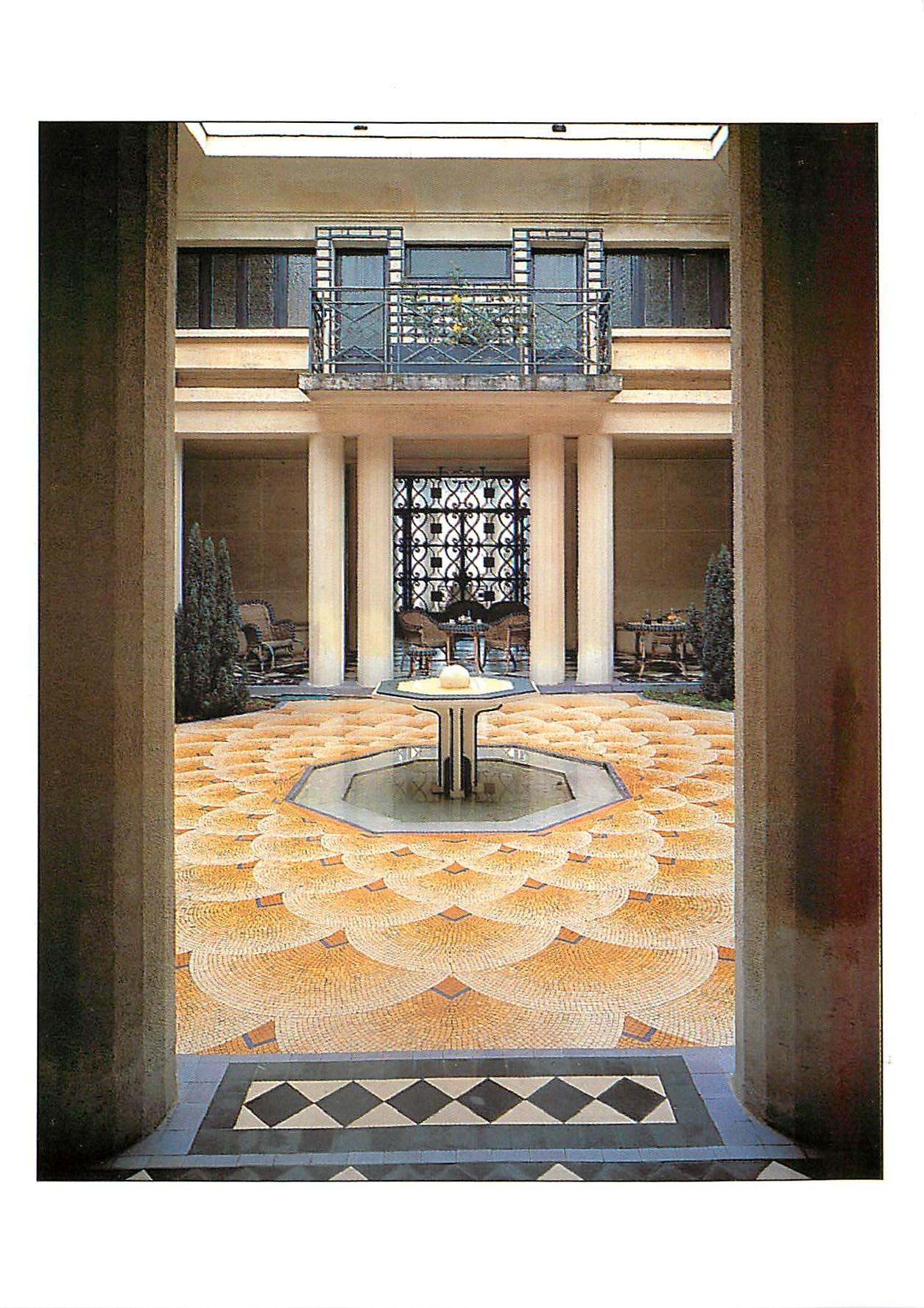 CPM Ciboure (Pyrenees atlantiques) Villa Leihorra 1928 Joseph Hiriart architecte Le Patio