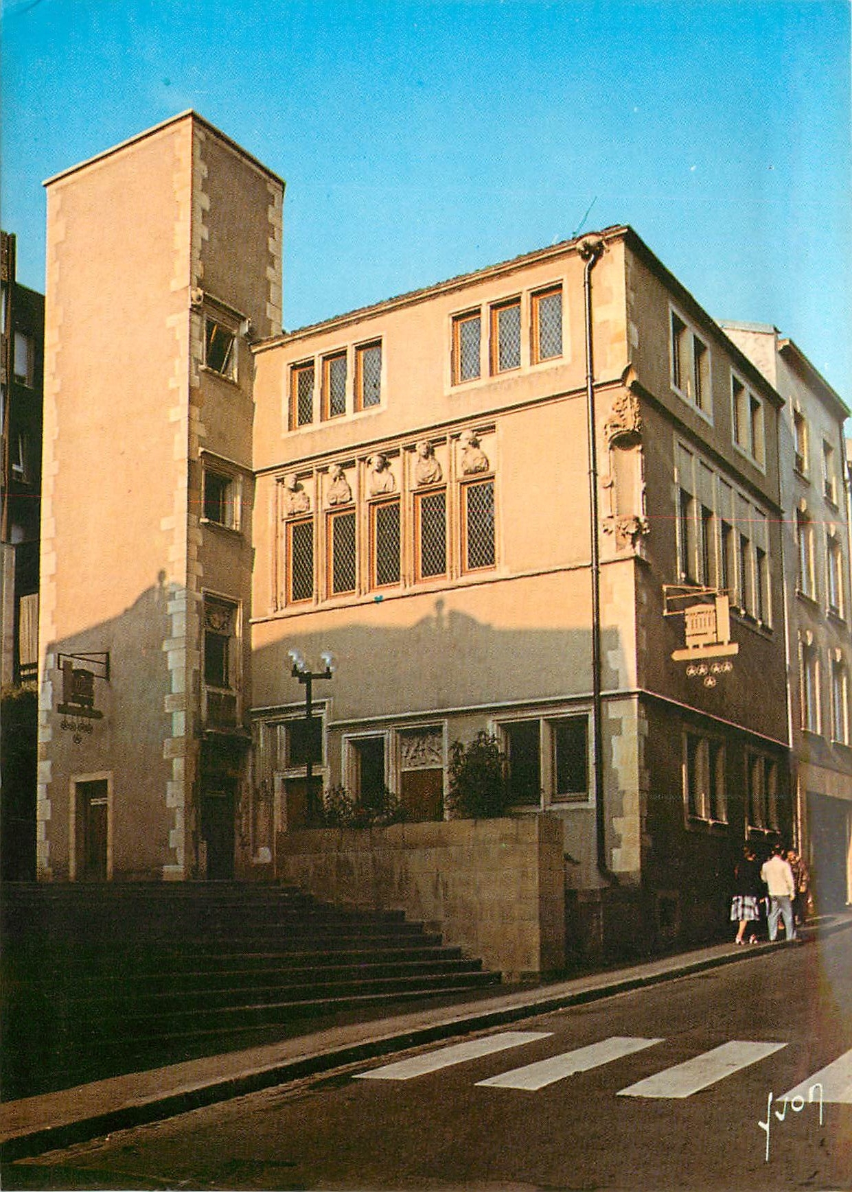 CPM Couleurs et Lumiere de France Moselle La Maison des Tetes (En Fournirue)