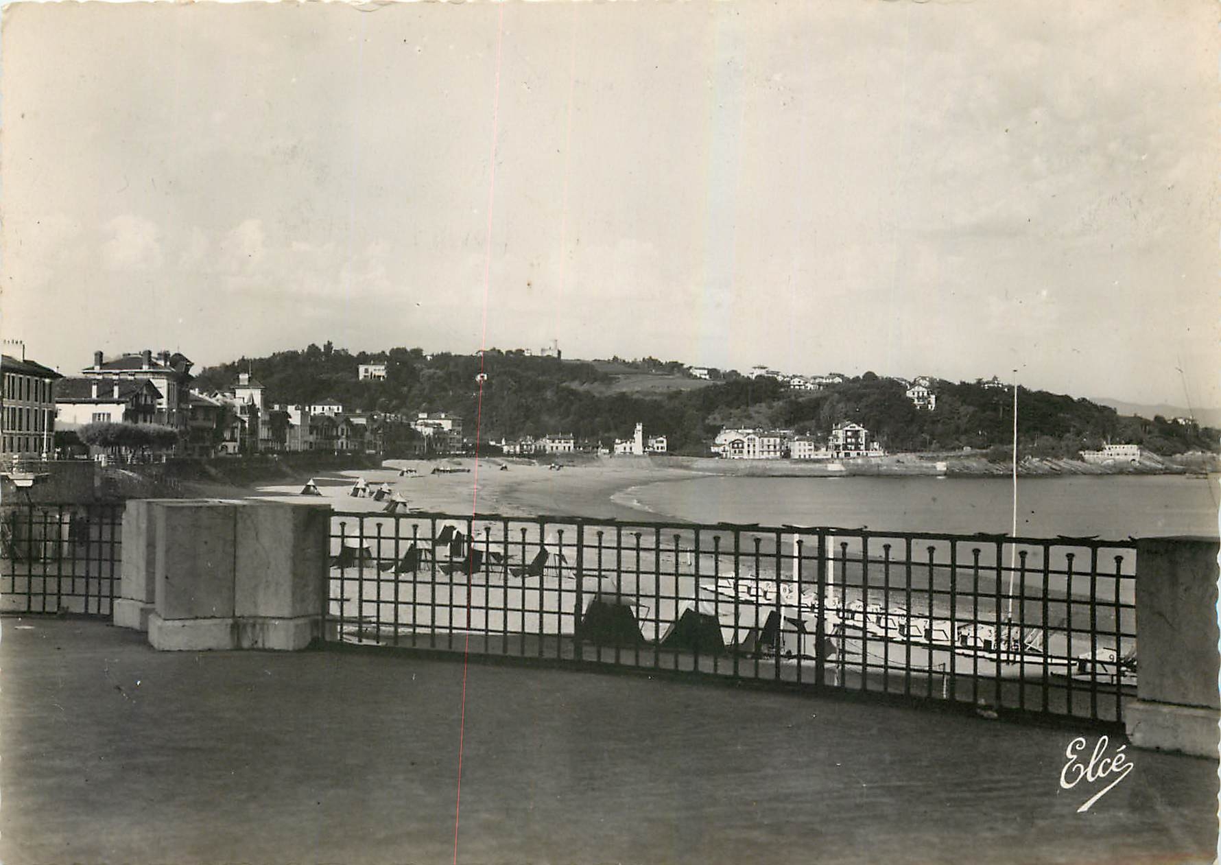 CPM St Jean de Luz (Basses Pyr) La Plage vers collines de Ciboure