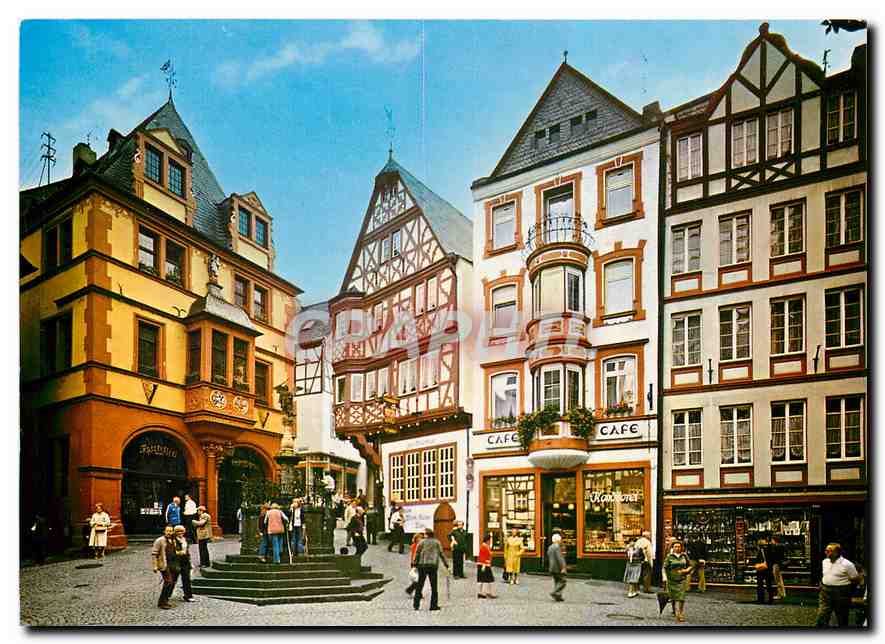 CPM Bernkastel Kues Mosel Markokatz mit Rathaus und St Michaelsbrunnen