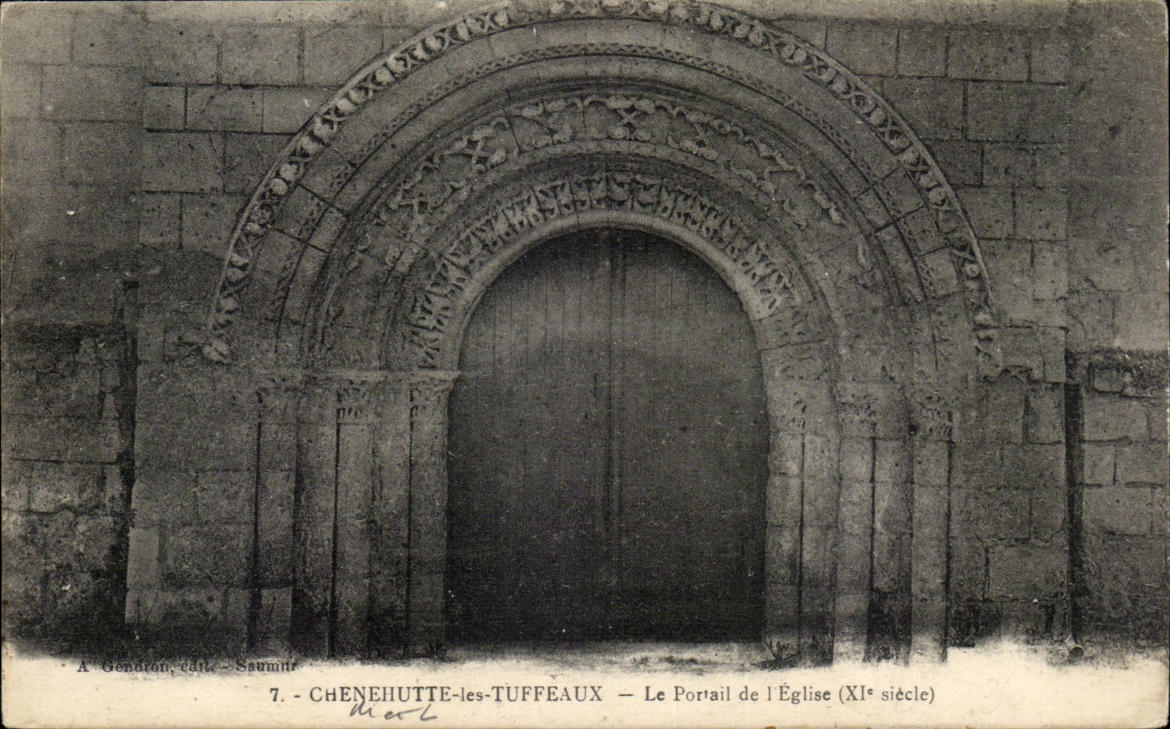 Chenehutte-les-Tuffeaux - CPA - Le Portail de l' Eglise