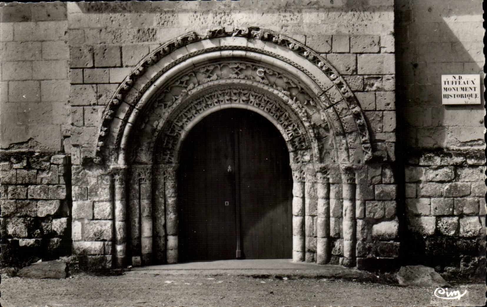 Chenehutte-les-Tuffeaux - CPA - Portail de l' Eglise