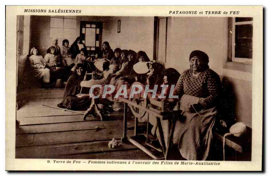 Missions Salesiennes - Patagonie et Terre de Feu- Femmes indiennes a l'ouvroir des filles de Marie-Auxiliatrice