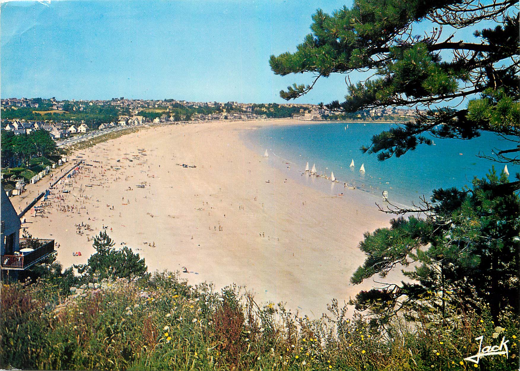 CPM Couleurs de Bretagne Saint Cast La plage vue de la pointe de la Garde 
