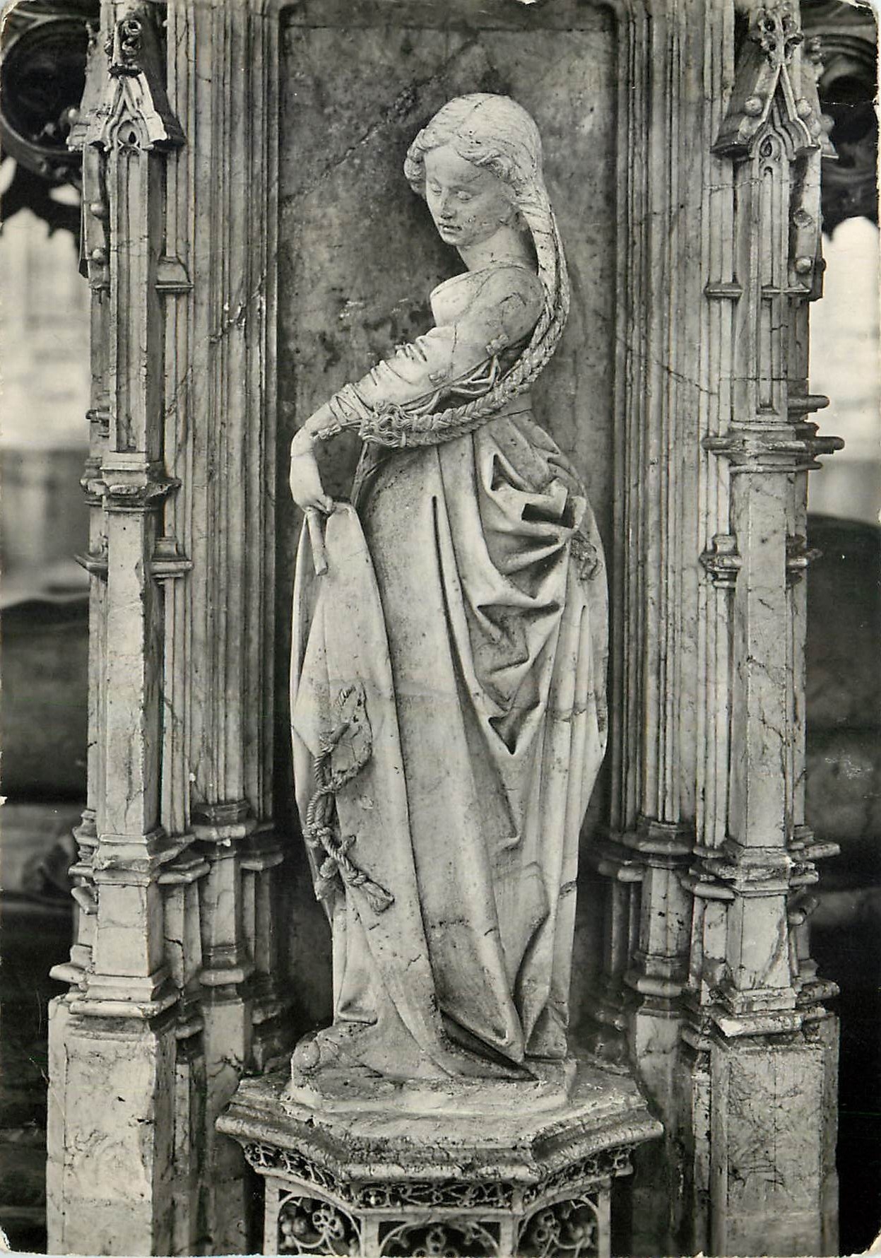 CPM Bourg en Bresse Ain Eglise de Brou Statuette d'un Tombeau 