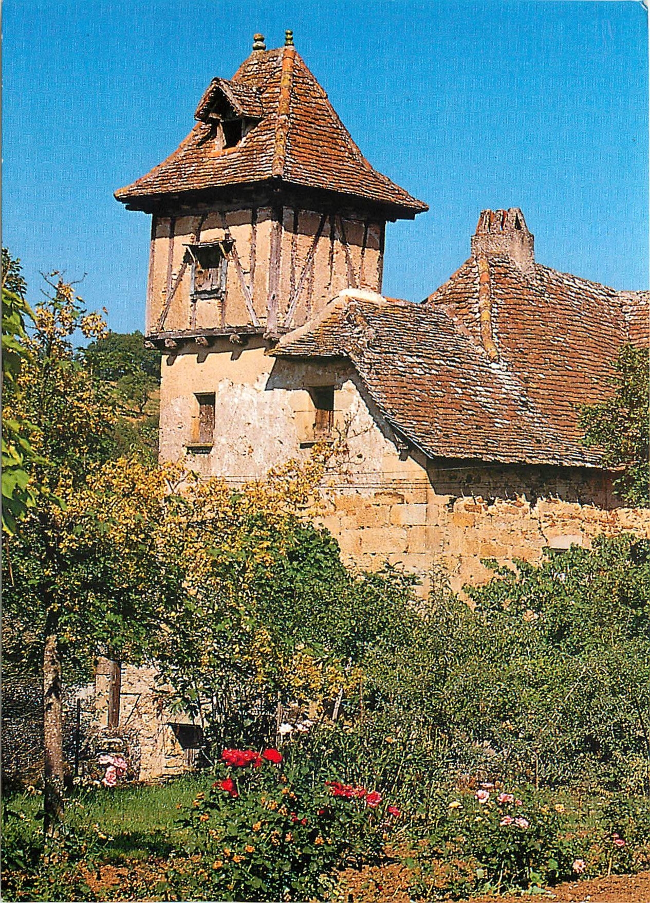 CPM Pigeonnier L'elevage des pigeons founissait a l'agriculteur 