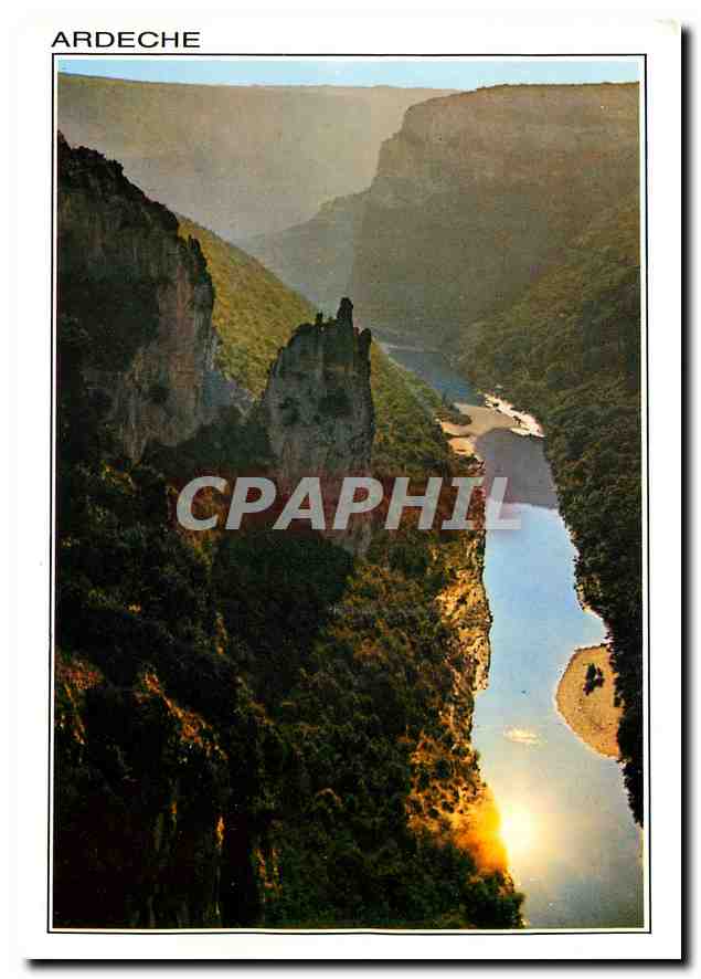 CPM Les Gorges de l'Ardeche Grotte de la Madeleine Coucher de soleil sur la Cathedrale 