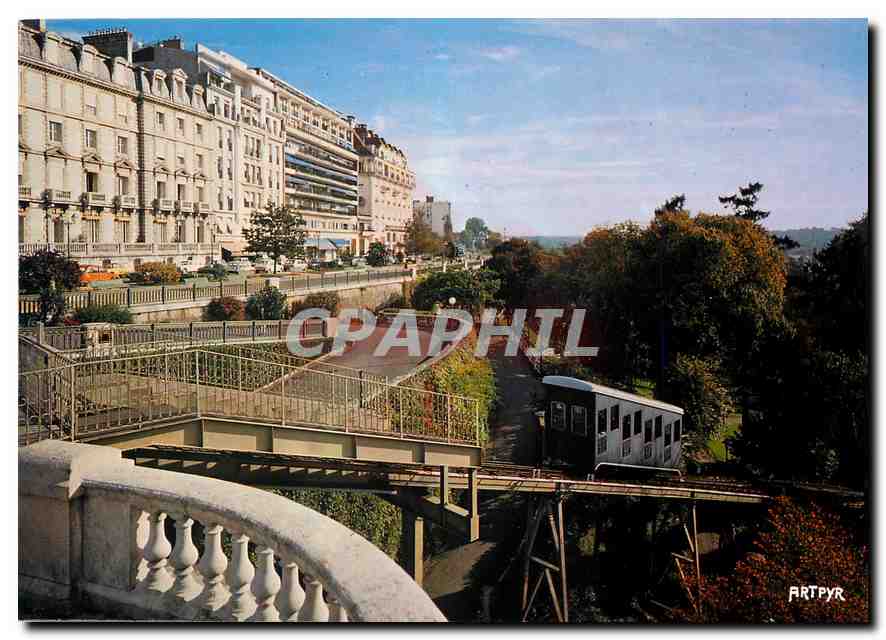 CPM Pau Les Pyrenees Le Funiculaire et le Boulevard des Pyrenees 
