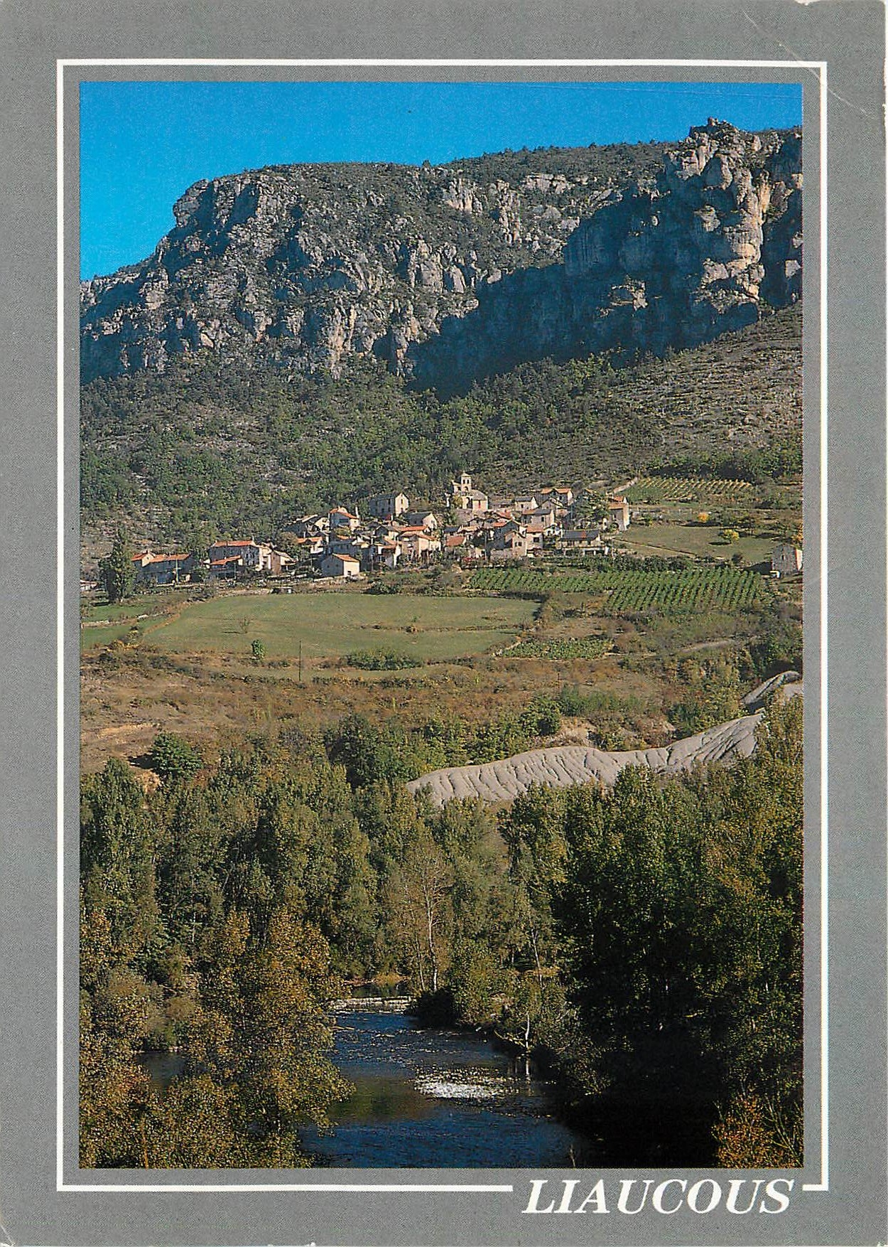 Liaucous — village niché dans les gorges du Tarn — S.A. APTPOUX