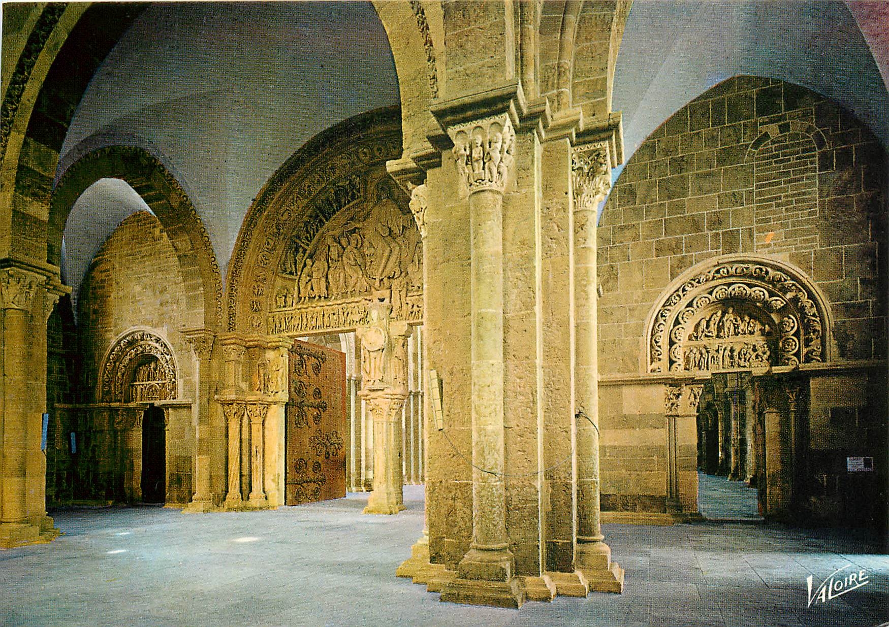 CPM Les Merveilles de L'Yonne Vezelay Yonne La Basilique Sainte Madeleine Le Narthex aux piliers cru