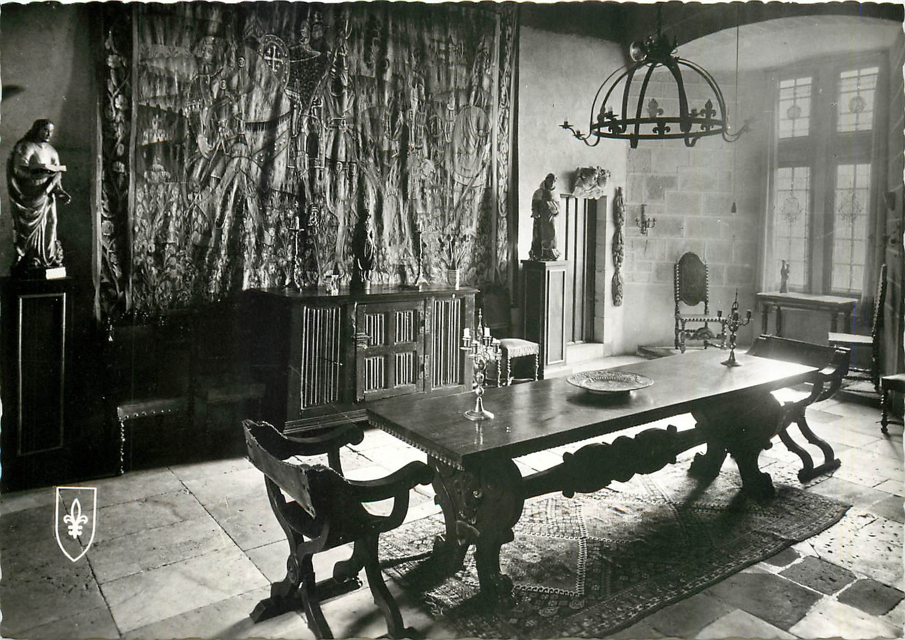Salle à Manger — Château de Culan (Cher) — Édit. du LYS, Clermont-Ferrand