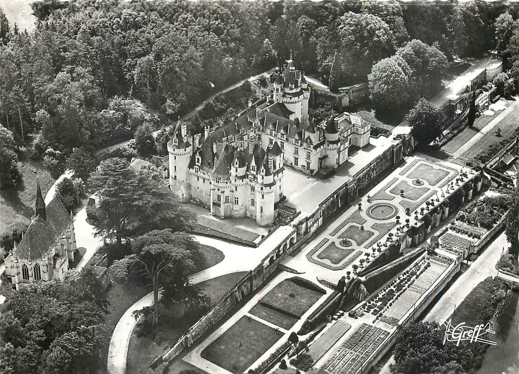 CPM Les Chateaux de la Loire Rigny Usse L et L Vue aerienne le Chateau la Chapelle et la Pelousse 