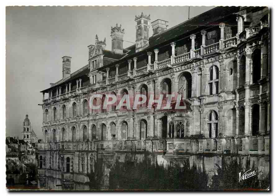 BLOIS — Schloss Henri II und die Kathedrale Saint-Louis im Hintergrund — Éditions Valoire, Blois