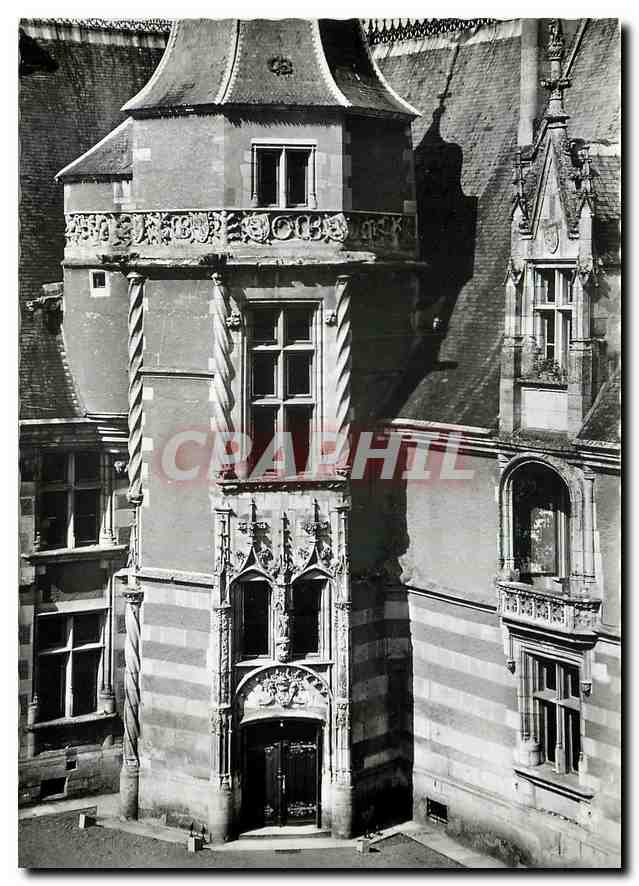 Château d'Ainay-le-Vieil — Cour intérieure. Tour Renaissance — Éditions du LYS